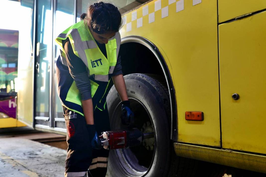Kadınlar artık sadece direksiyon başında değil, otobüslerin kalbinde! İETT, kadınlara kapılarını sonuna kadar açıyor 8